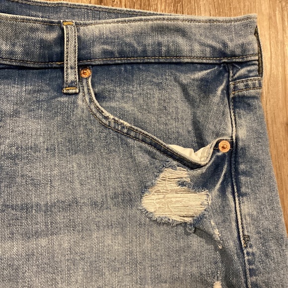 GAP Cutoff Denim Shorts - Picture 3 of 10